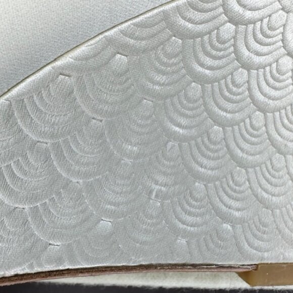 Badgley Mischka Dara Wedge Heel Shoes, Size 6.5 - Picture 5 of 12